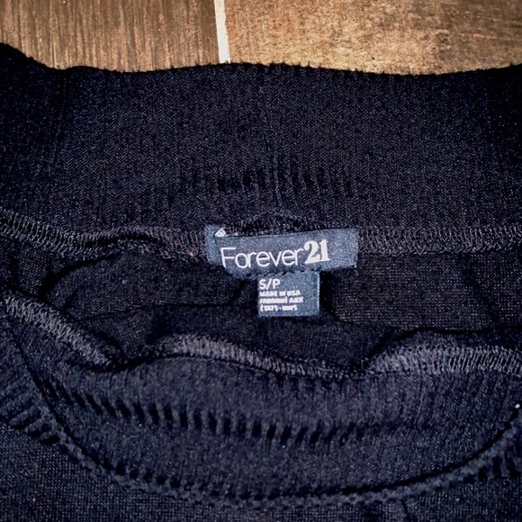 Off-the-Shoulder Black Sweater - Picture 2 of 6